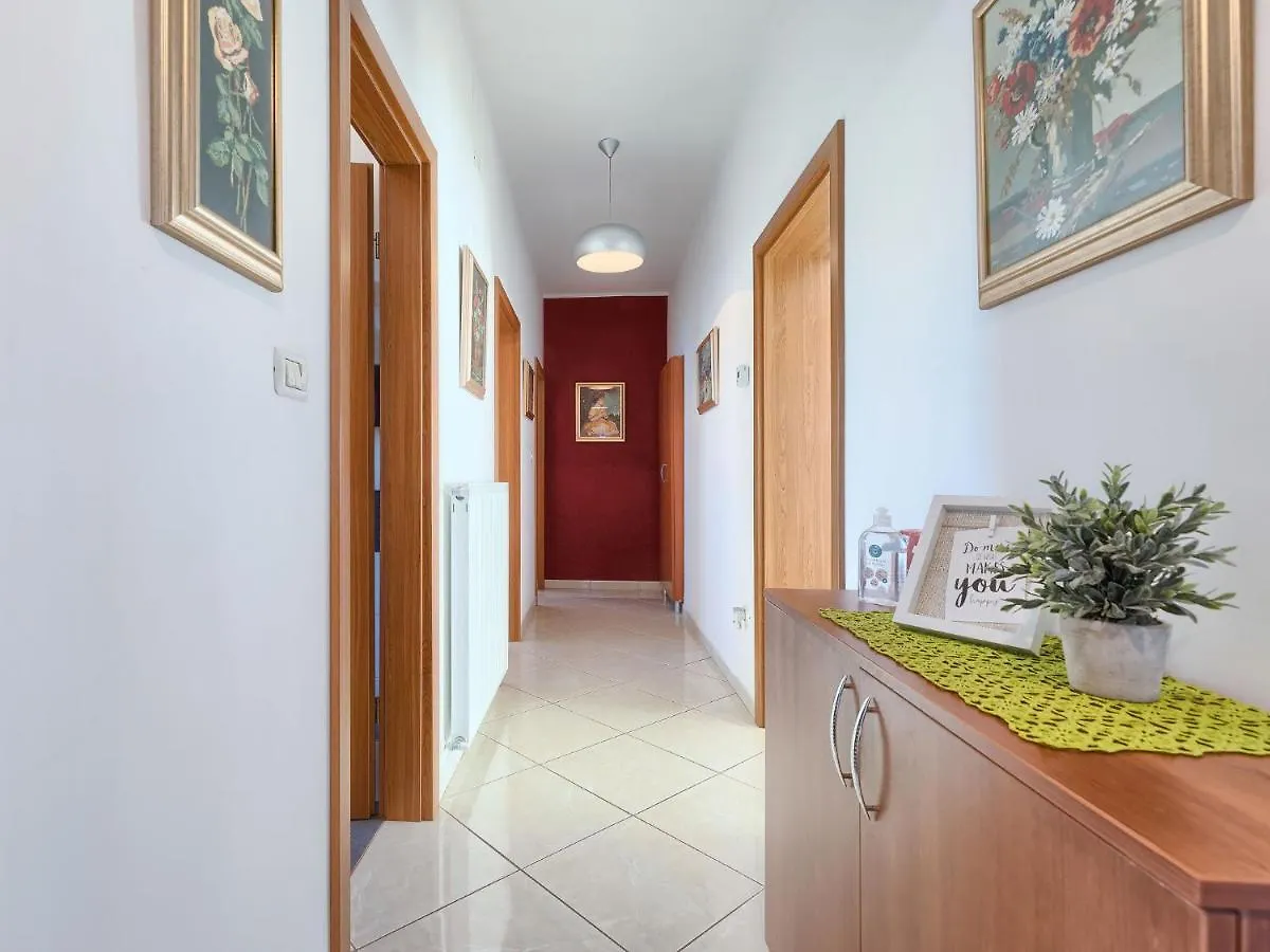 Apartment Laura By Interhome Galižana
