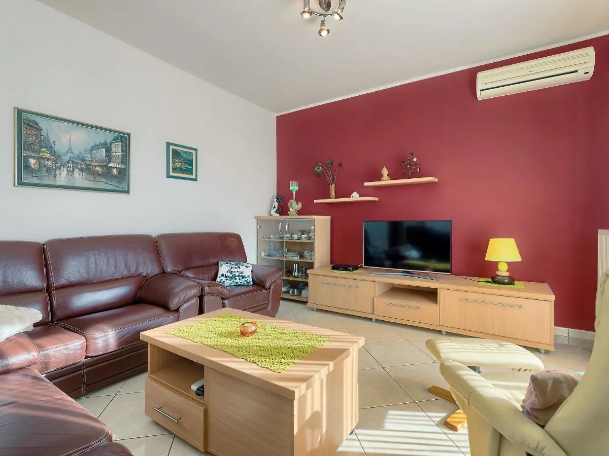 Apartment Laura By Interhome Galižana
