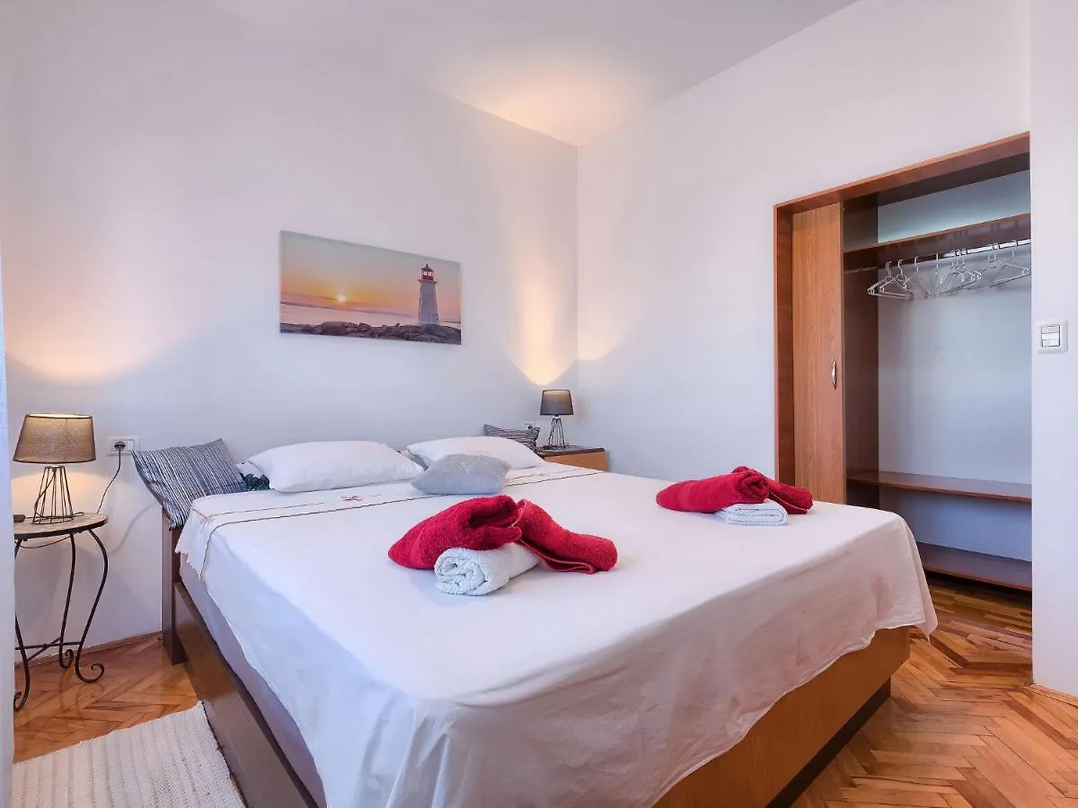 Apartment Laura By Interhome Galižana Chorvatsko